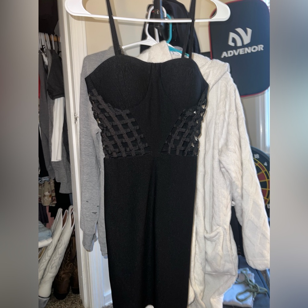 Body central front cutout body con dress only worn once